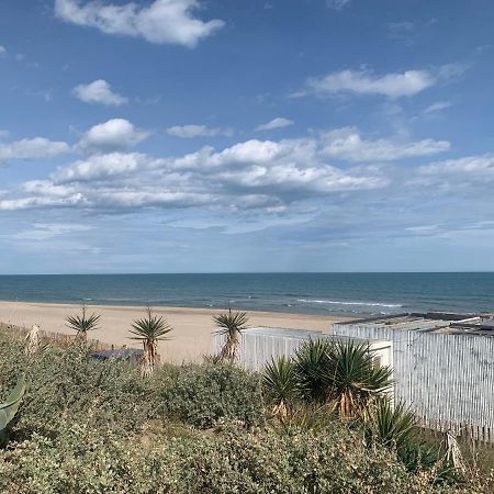Nid Douillet Dans Les Coursives Du Village Naturiste Du Cap D Agde Exterior photo