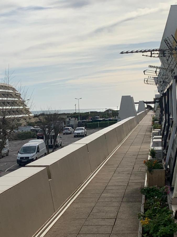 Nid Douillet Dans Les Coursives Du Village Naturiste Du Cap D Agde Exterior photo