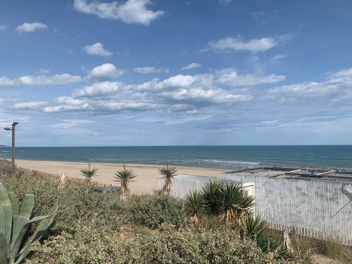 Nid Douillet Dans Les Coursives Du Village Naturiste Du Cap D Agde Exterior photo